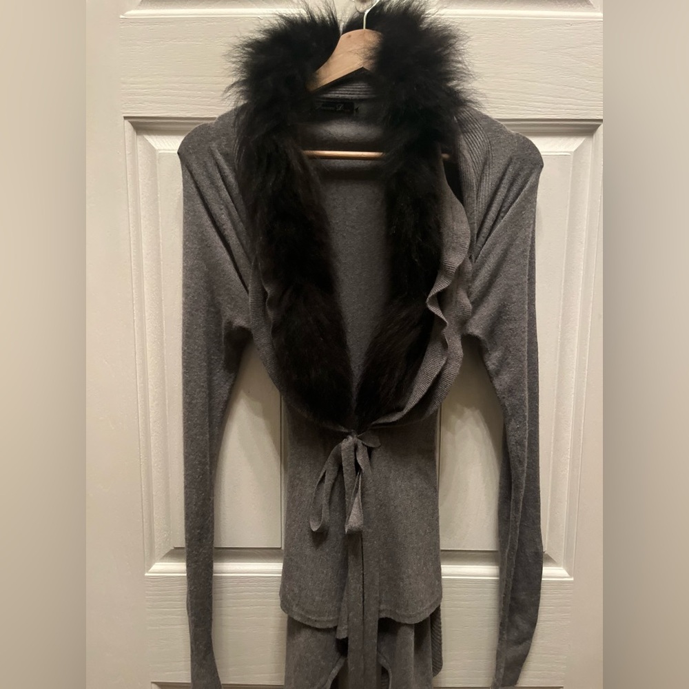 FRANCO D WOMEN'S GRAY RUFFLE FRONT CARDIGAN WITH DETACHABLE FAUX FUR- SM/MED